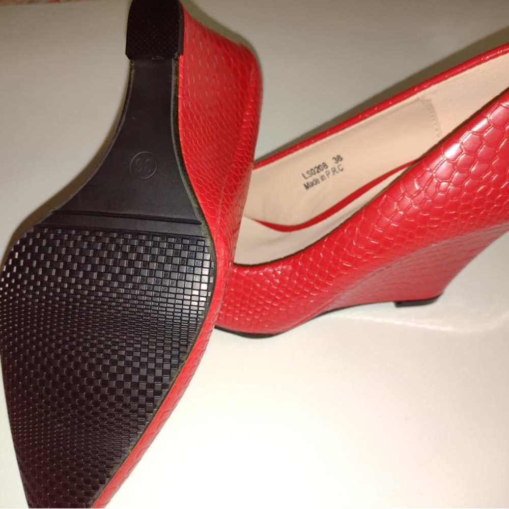 Shoes - Picture 3 of 3
